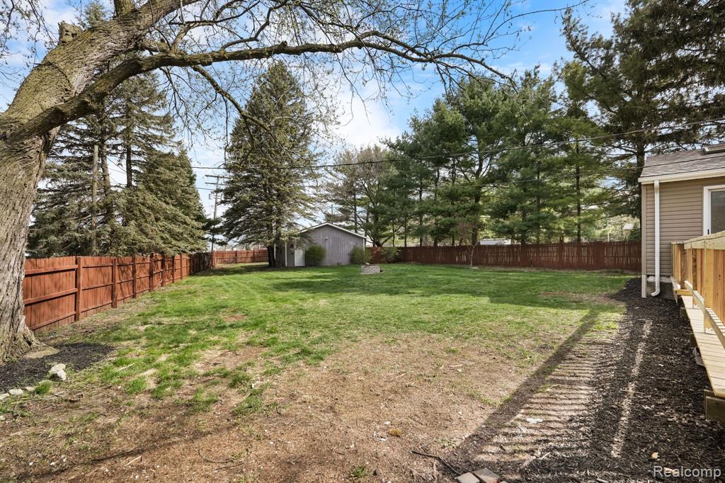 8898 Bishop Road Brighton, MI 48116 - Photo 35 of 41