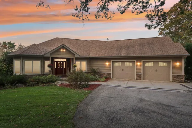 $675,000 | 3811 Riege, Deerfield, WI 53531