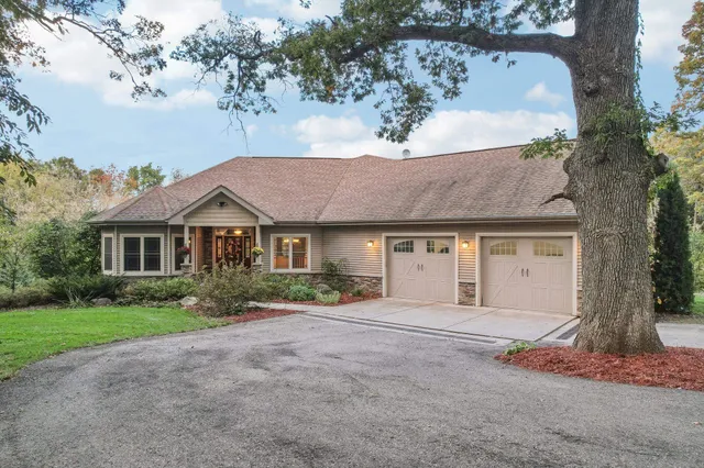 $675,000 | 3811 Riege, Deerfield, WI 53531