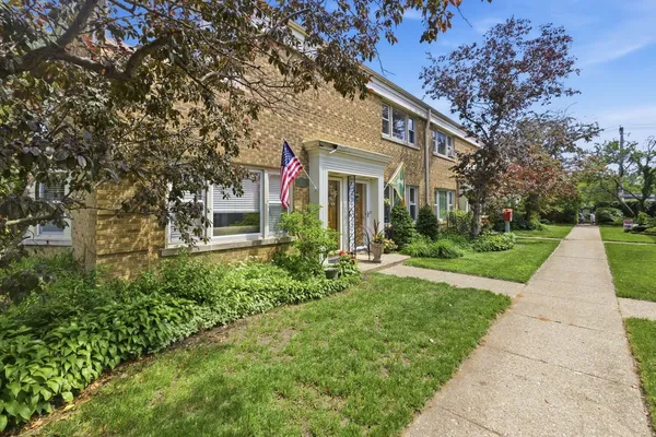 $389,000 | 208 South Boulevard, Unit D, Evanston, IL 60202