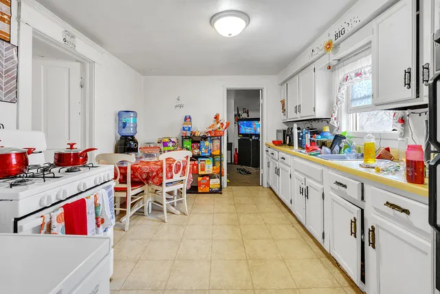 $289,000 | 118 West Donovan Avenue, Woodstock, IL 60098