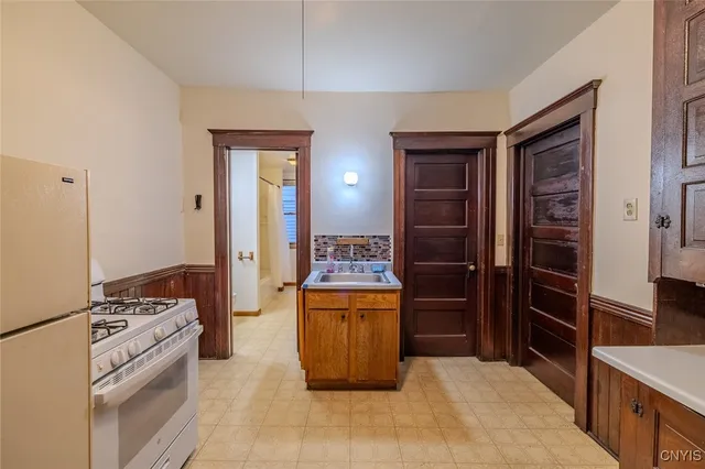 $219,900 | 1204 Oak Street, Unit 6, Syracuse, NY 13203