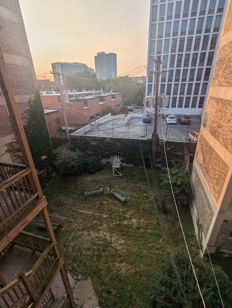 616 West Patterson Avenue, Unit 2E Chicago, IL 60613 - Photo 18 of 18 a view of buildings