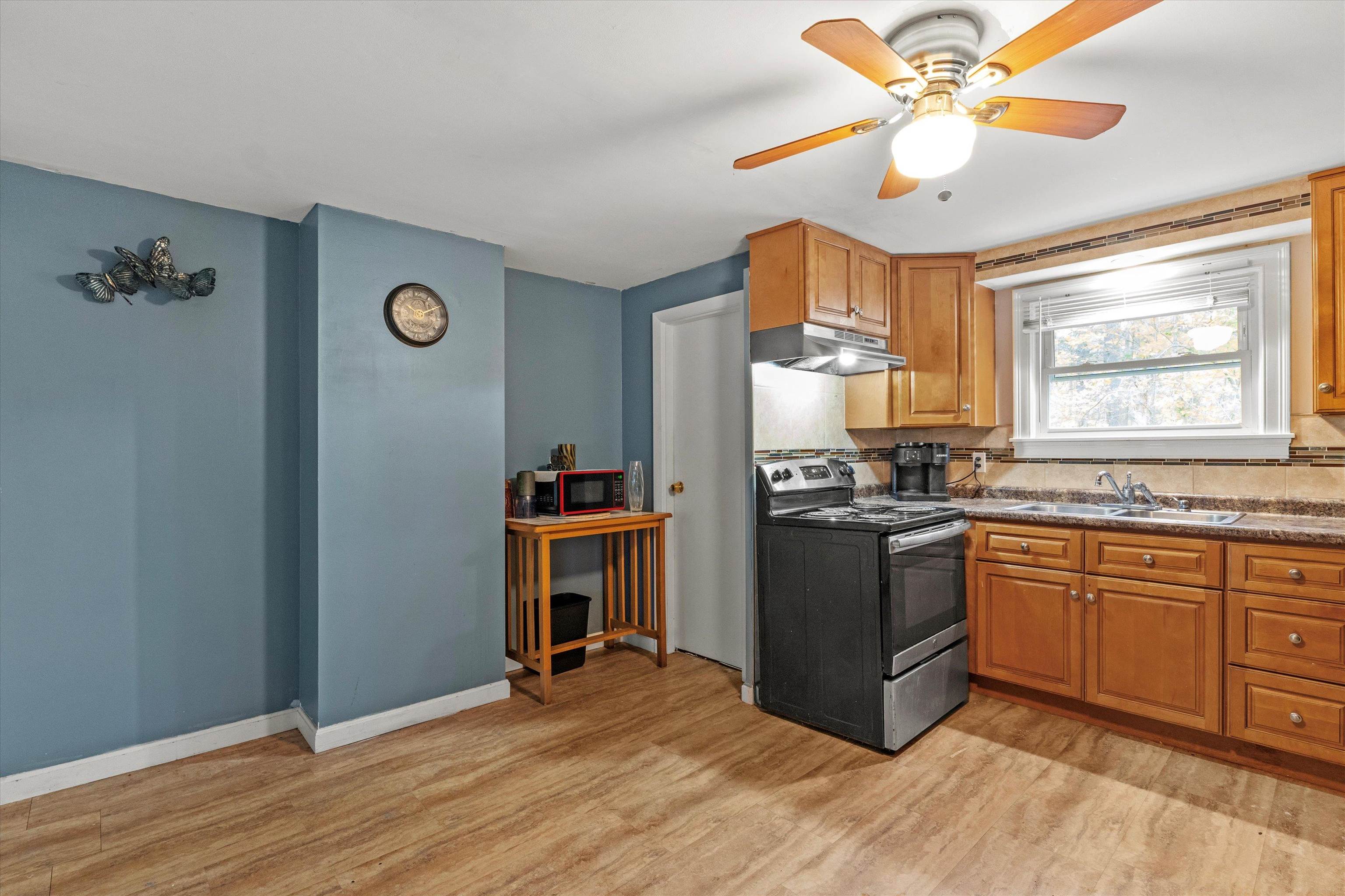 570 Hooksett Road Auburn, NH 03032 - Photo 11 of 59