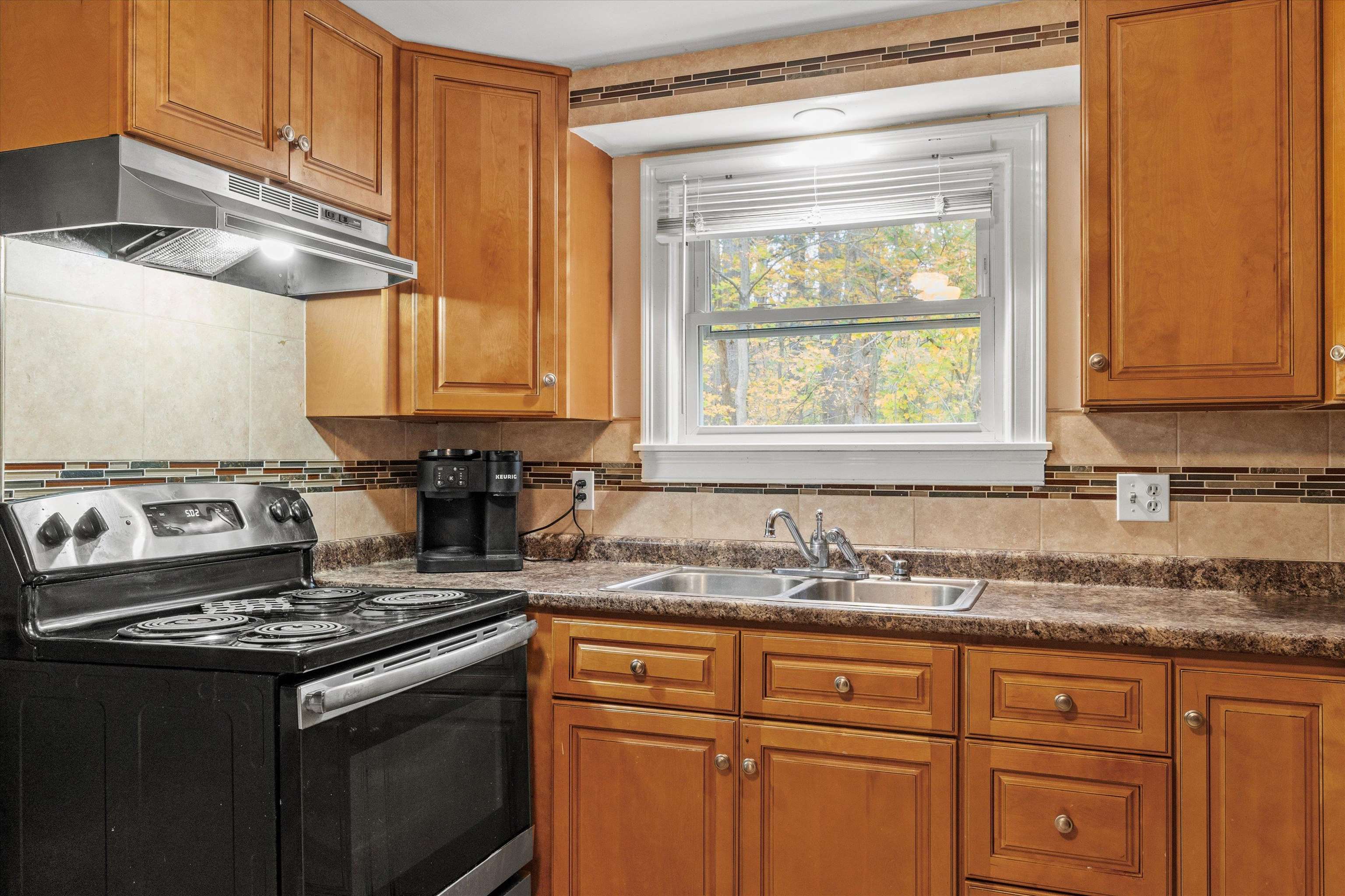 570 Hooksett Road Auburn, NH 03032 - Photo 12 of 59