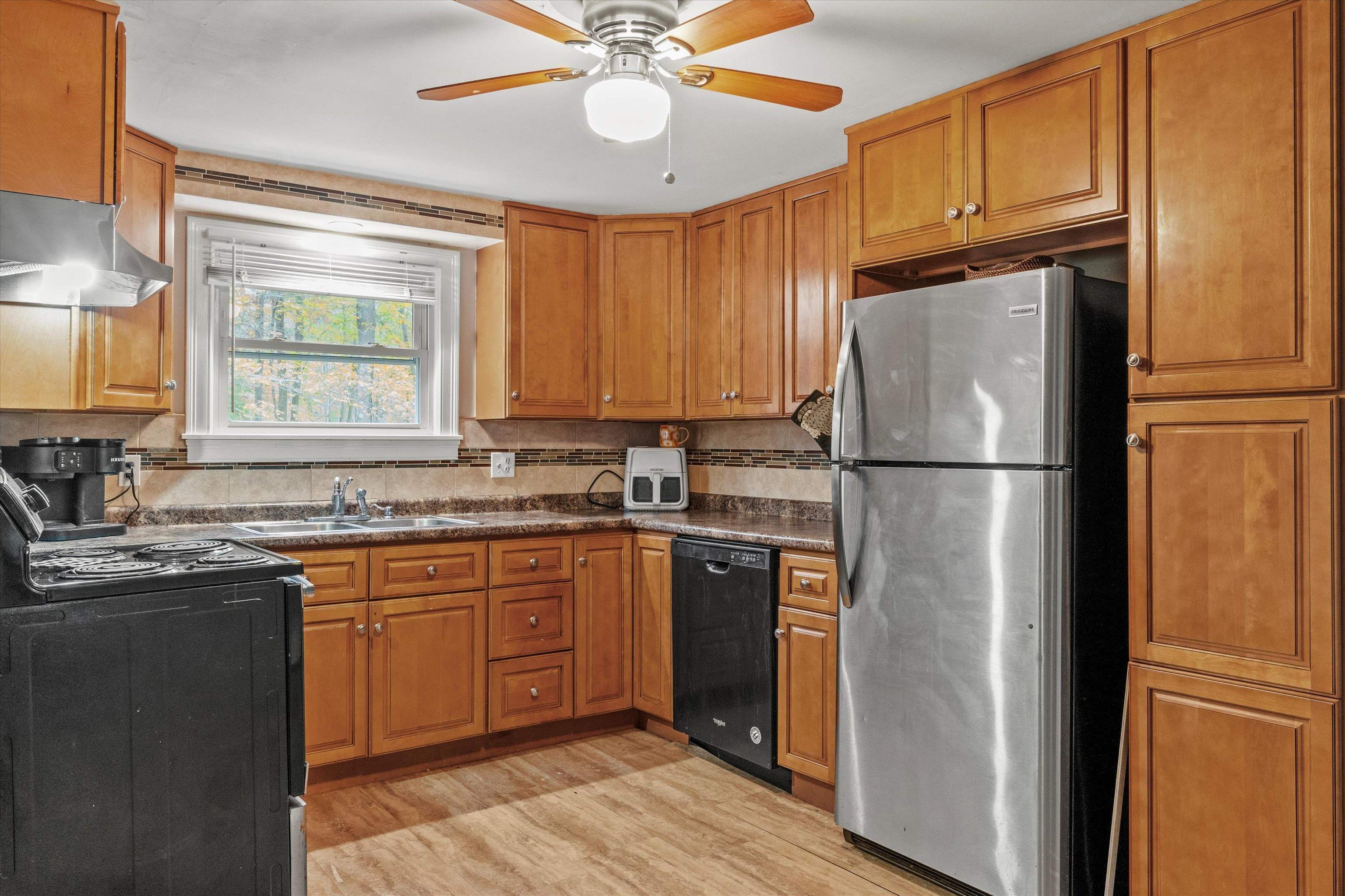 570 Hooksett Road Auburn, NH 03032 - Photo 10 of 59