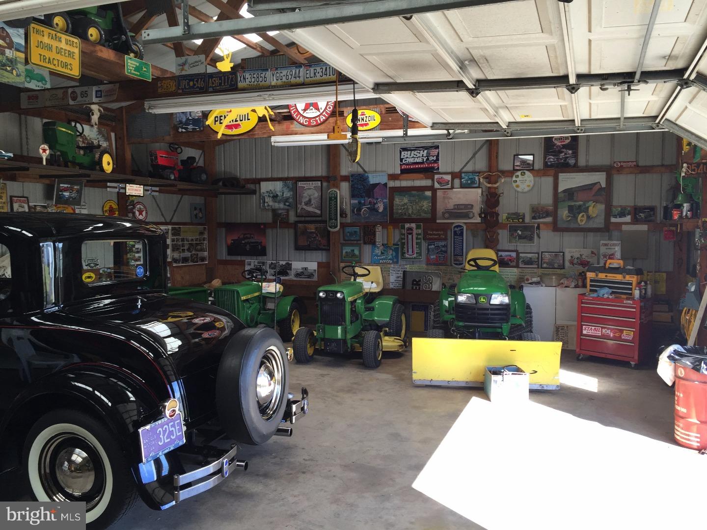 402 Upper Stump Road Chalfont, PA 18914 - Photo 15 of 19 Garage