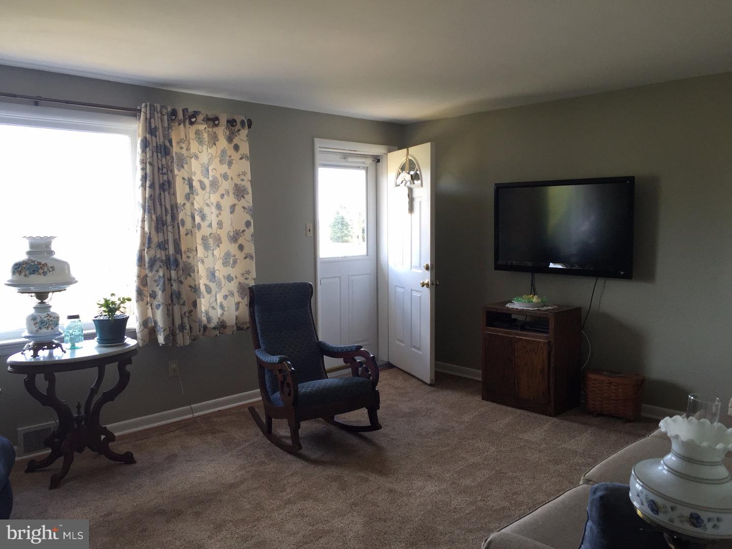 402 Upper Stump Road Chalfont, PA 18914 - Photo 4 of 19 Living Room
