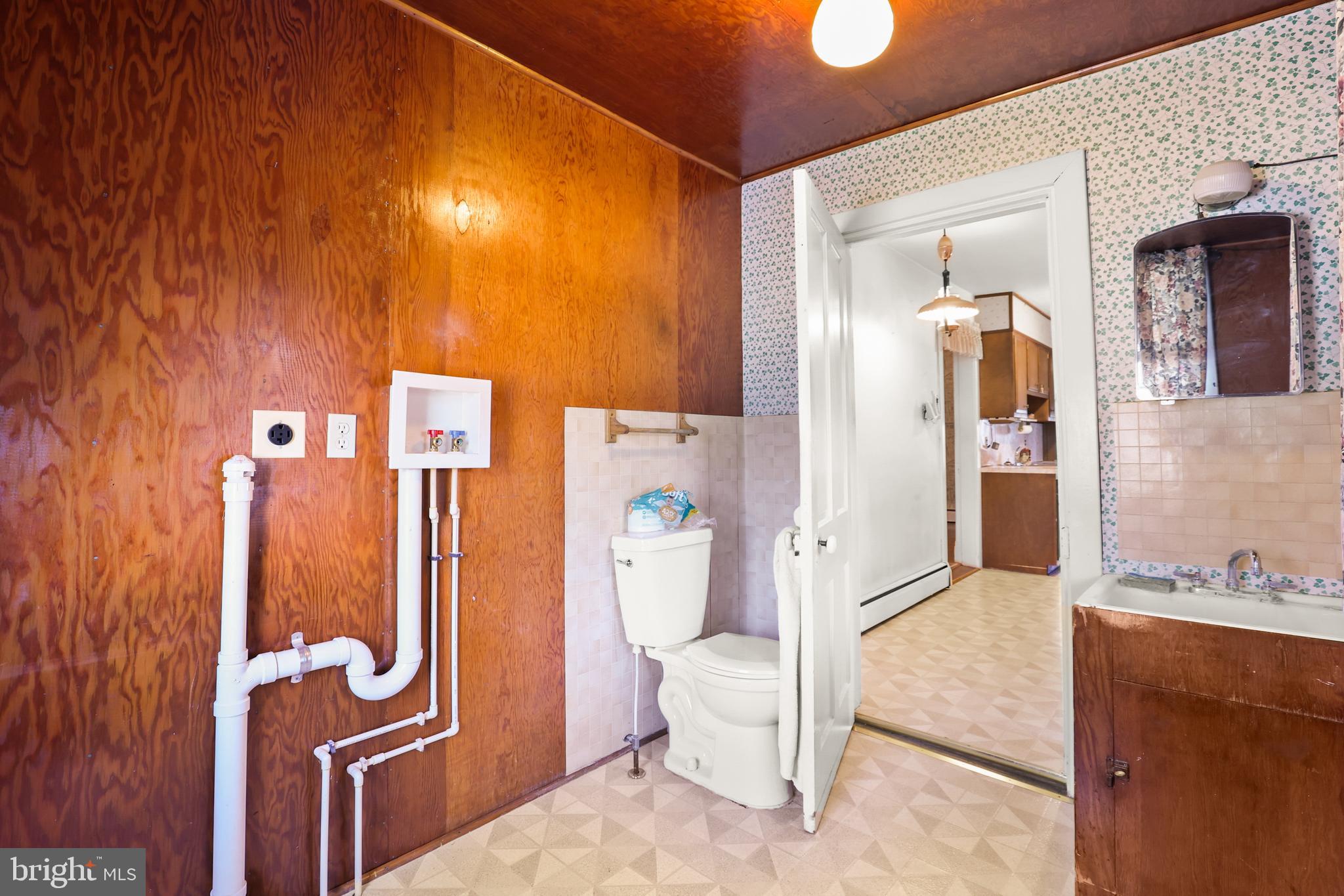 920 North Houcksville Road Hampstead, MD 21074 - Photo 16 of 36 a bathroom with a sink and mirror