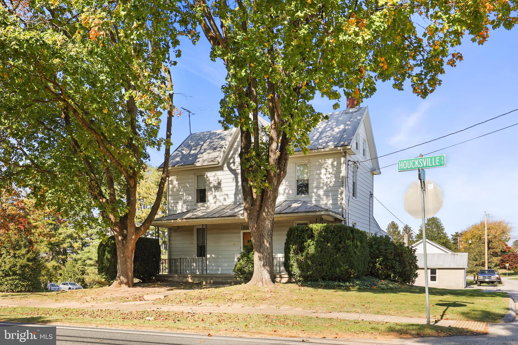 920 North Houcksville Road Hampstead, MD 21074 - Photo 2 of 36 a front view of a house with a yard