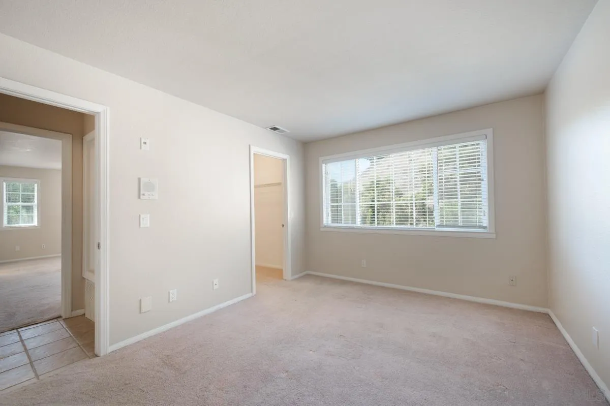 2836 Torrey Pines Road La Jolla, CA 92037 - Photo 23 of 35 an empty room with windows