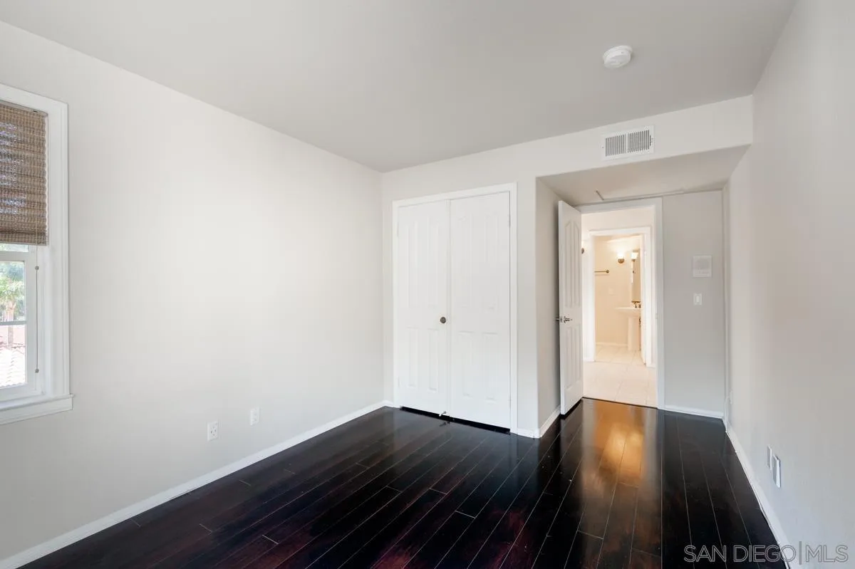 2836 Torrey Pines Road La Jolla, CA 92037 - Photo 28 of 35 an empty room with wooden floor and windows