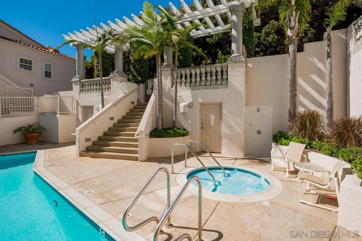2836 Torrey Pines Road La Jolla, CA 92037 - Photo 35 of 35 a view of balcony and patio