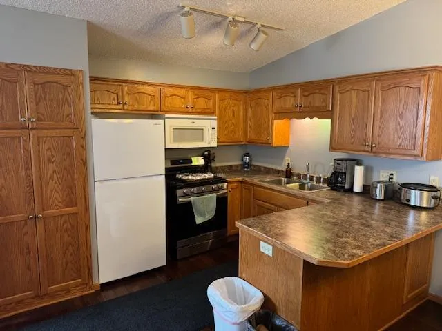 $1,995 | 300 21st Avenue Southwest, Cambridge, MN 55008