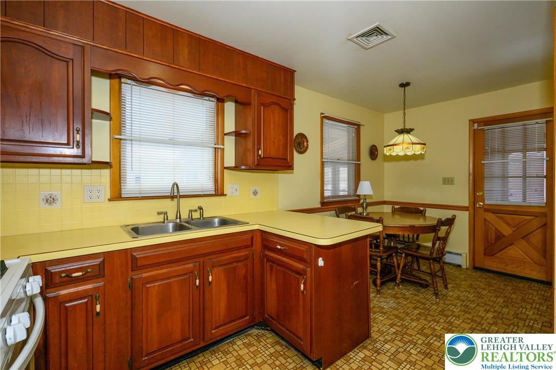 1735 Greenleaf Street Bethlehem, PA 18017 - Photo 7 of 48