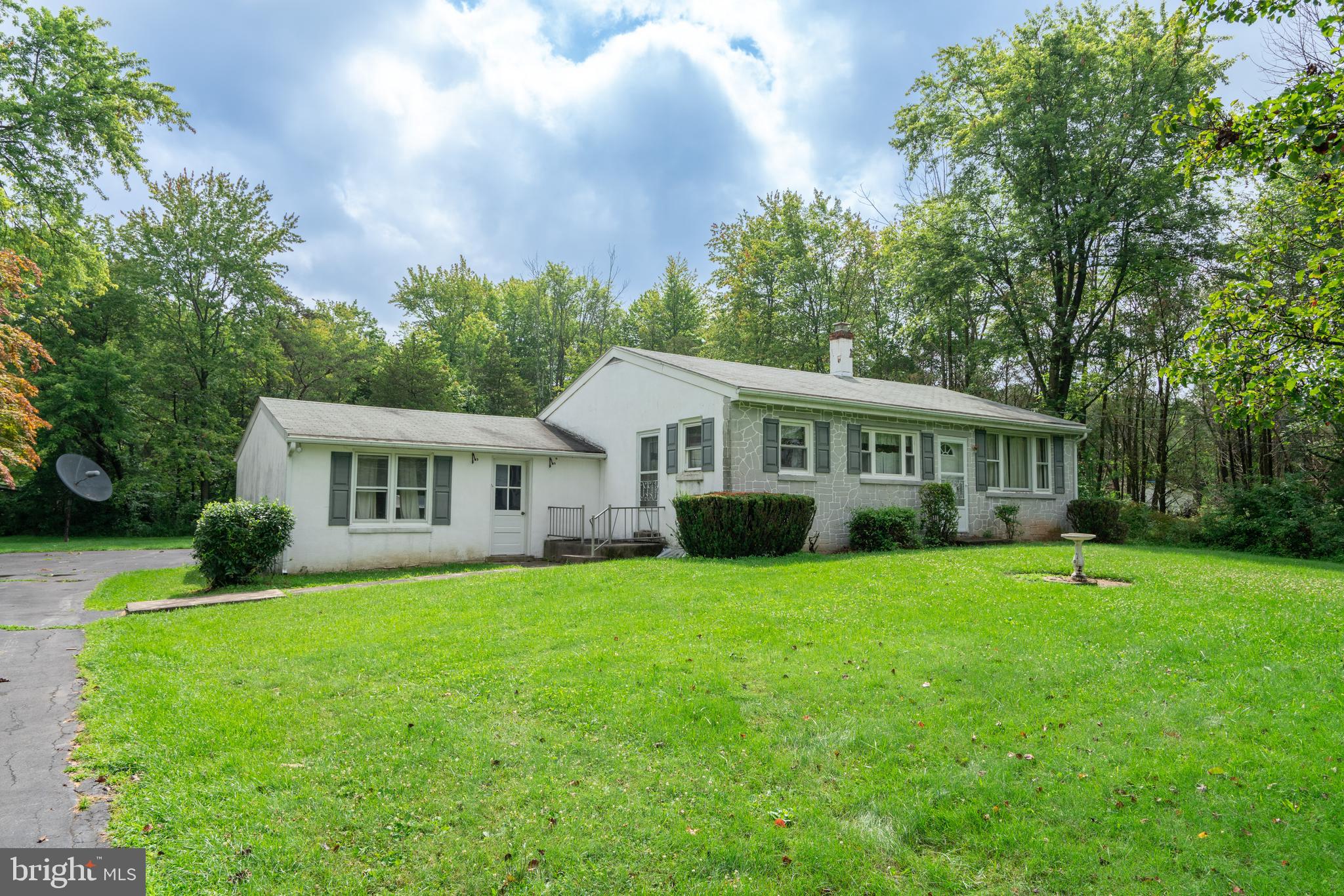 2967 Upper Ridge Road Pennsburg, PA 18073 - Photo 2 of 35