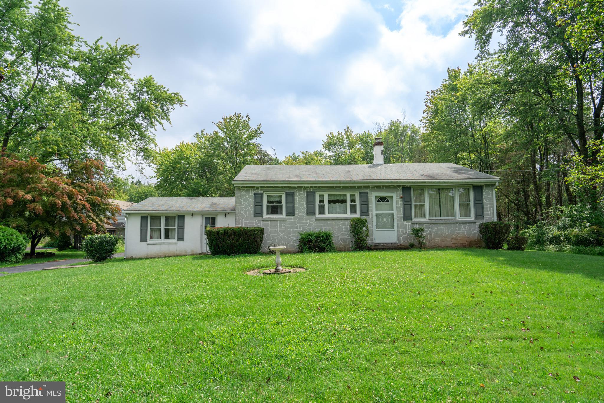 2967 Upper Ridge Road Pennsburg, PA 18073 - Photo 4 of 35