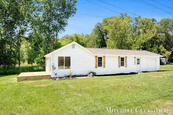 $209,900 | 402 Washington Street, Sheridan, MI 48884