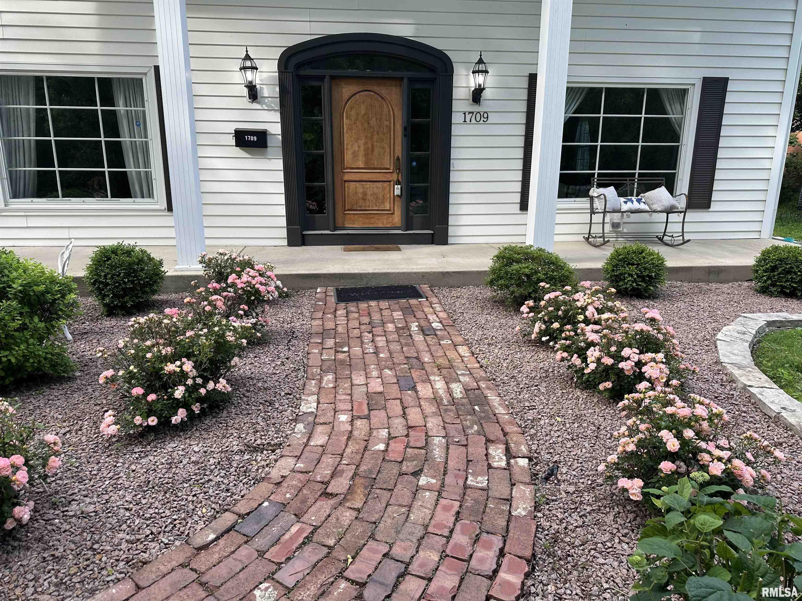 1709 Outer Park Drive Springfield, IL 62704 - Photo 3 of 66