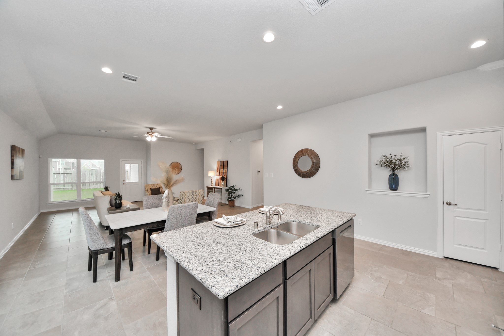 101 Bayou Bend Angleton, TX 77515 - Photo 6 of 25