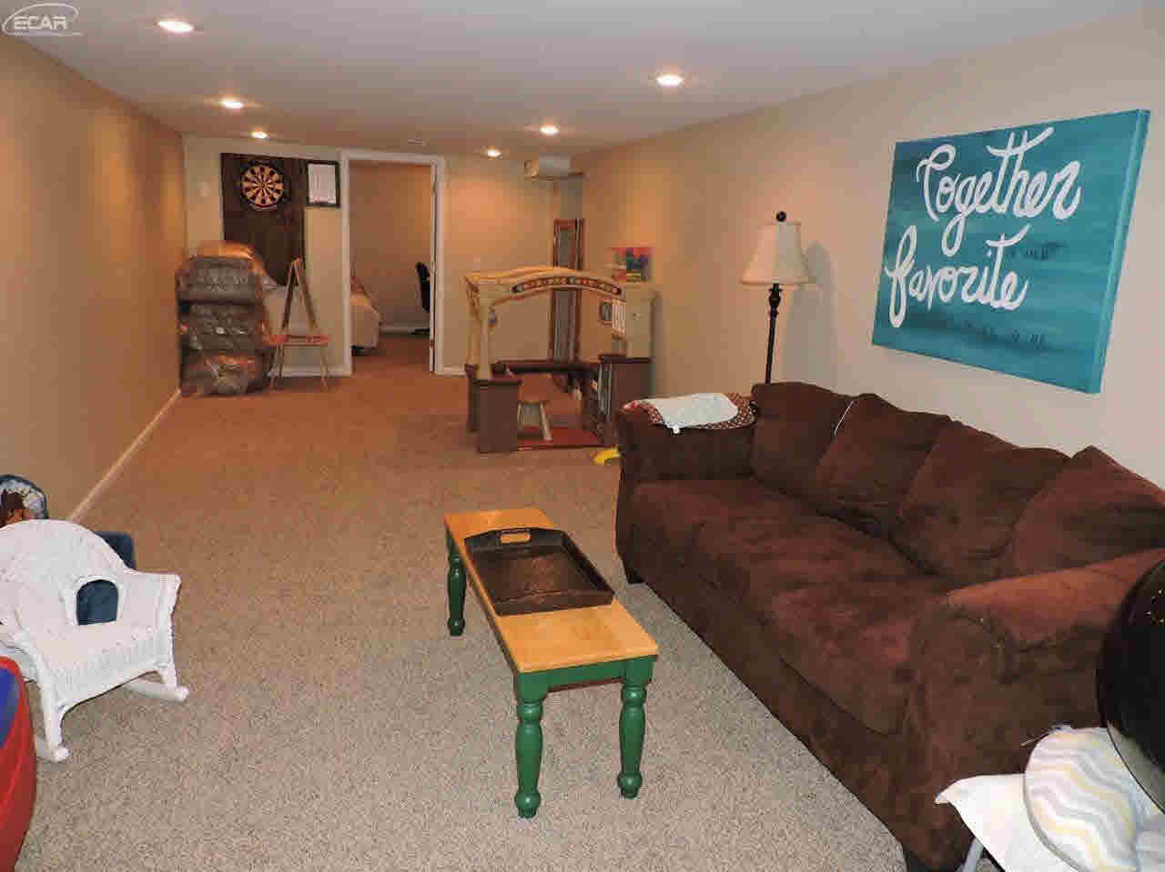 1388 Seymour Road Flint, MI 48532 - Photo 26 of 41 21235205-25.JPG