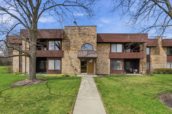 $235,000 | 1350 North Sterling Avenue, Unit 201, Palatine, IL 60067