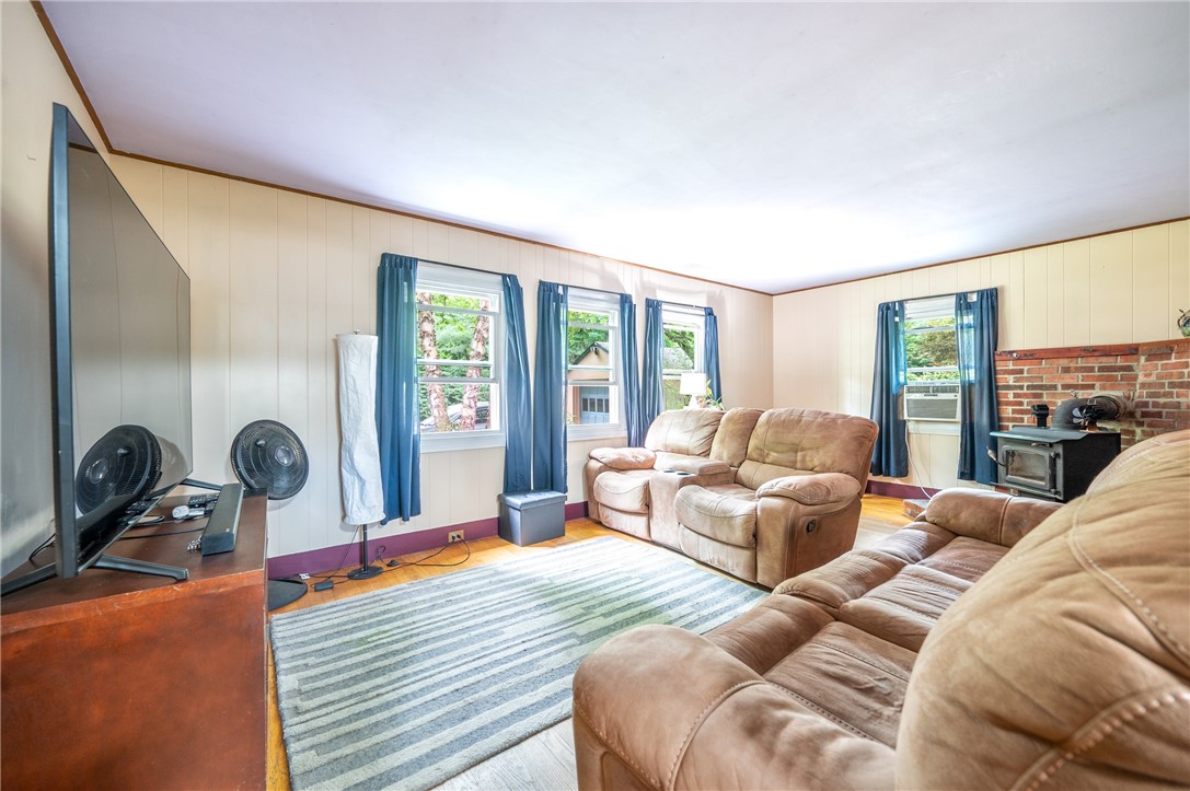 23 Elm Road Burrillville, RI 02826 - Photo 3 of 19