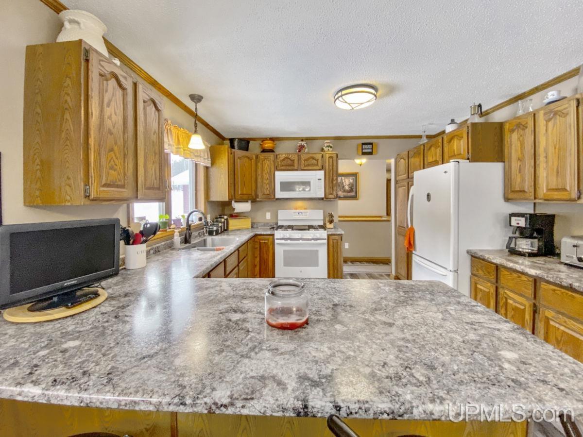 N1258 Old 8 Road Norway, MI 49870 - Photo 5 of 40 Gallery Image 5