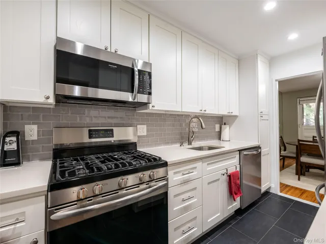 $450,000 | 25 Park Place, Unit 2C, Great Neck, NY 11021