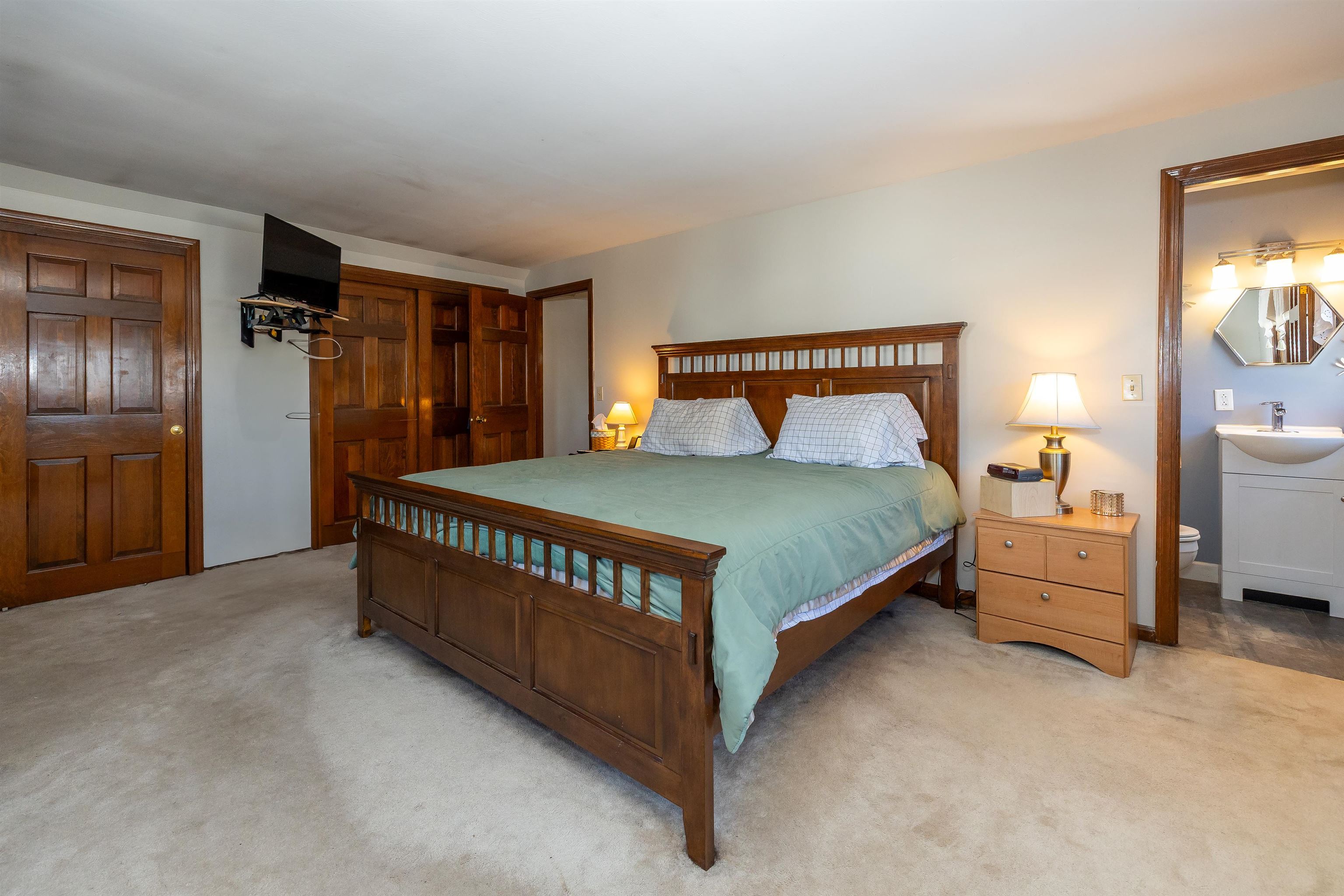 92 Peele Road Nashua, NH 03062 - Photo 16 of 35