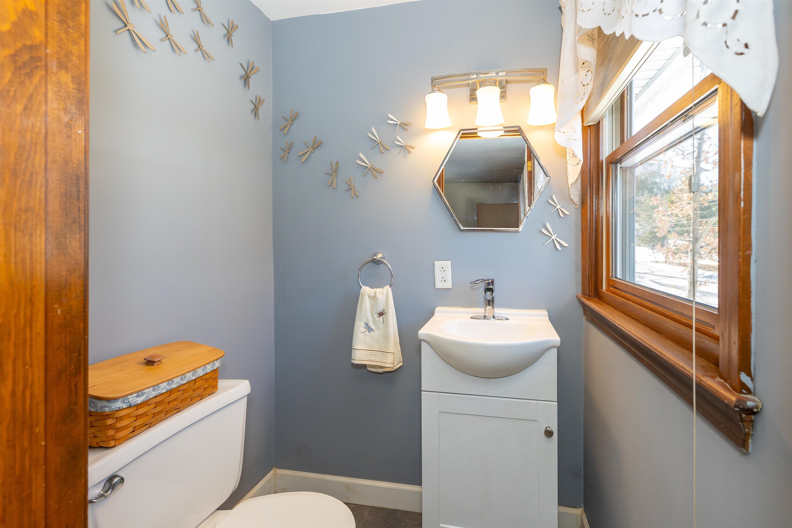 92 Peele Road Nashua, NH 03062 - Photo 18 of 35