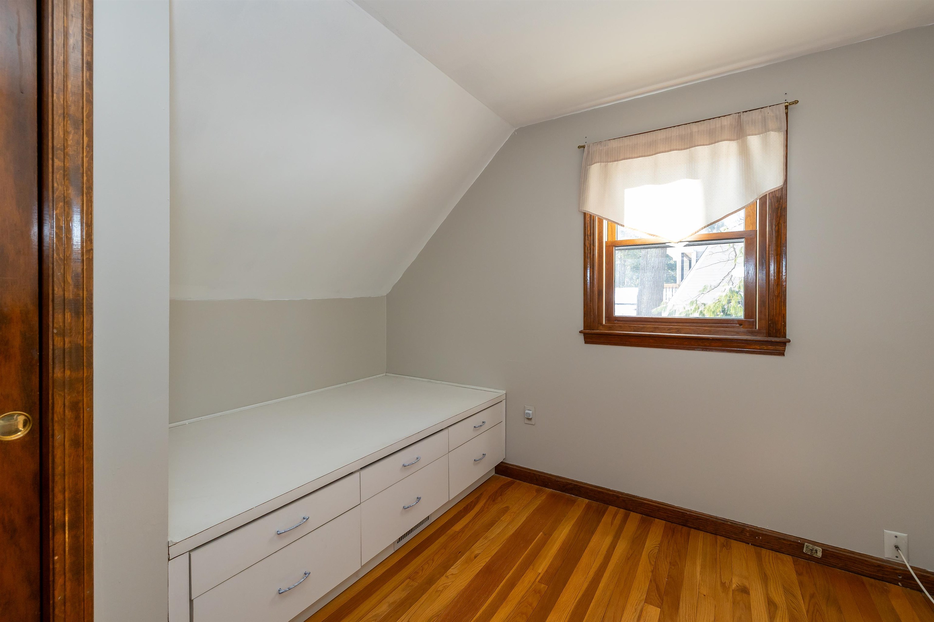 92 Peele Road Nashua, NH 03062 - Photo 19 of 35