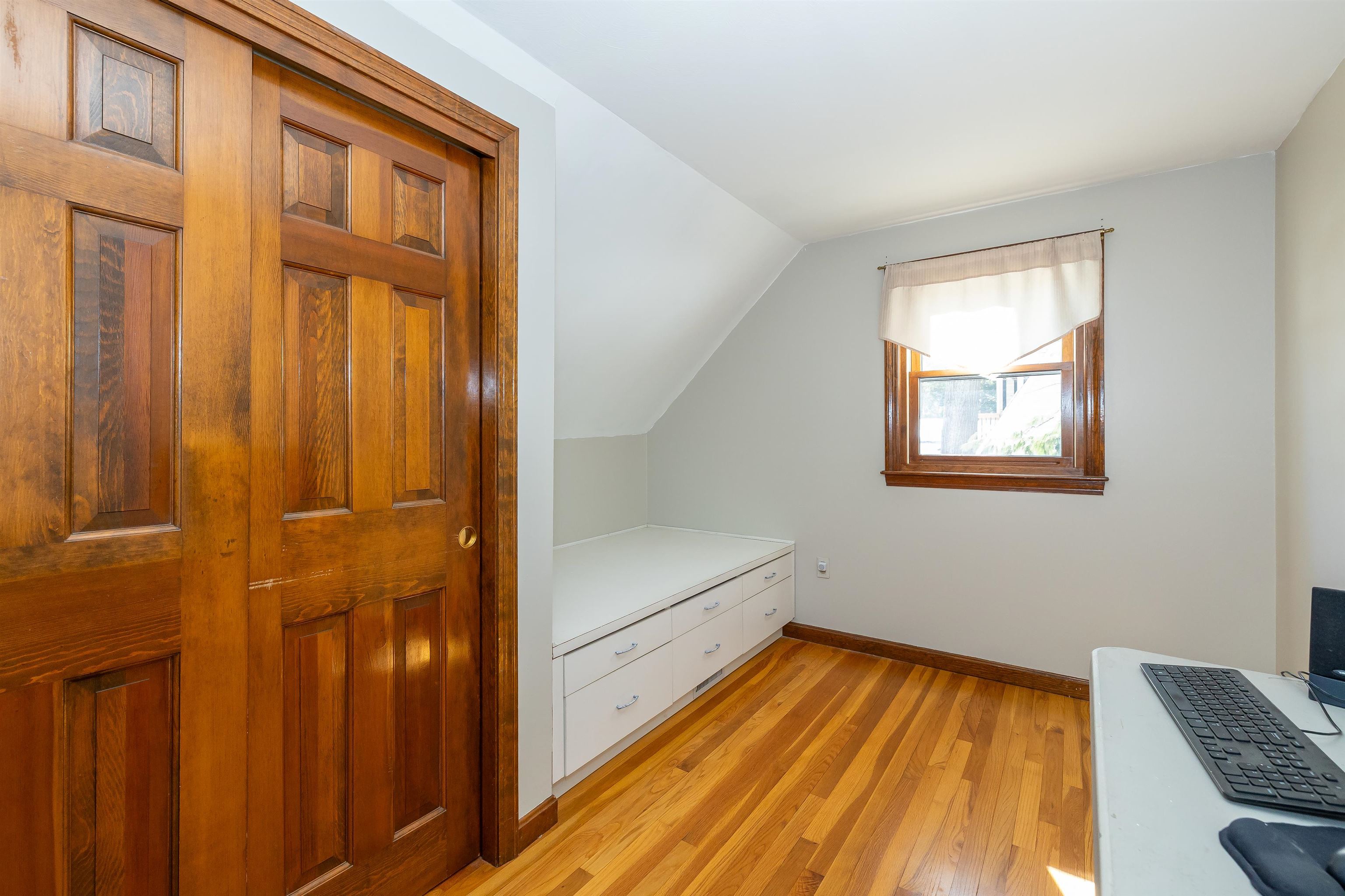 92 Peele Road Nashua, NH 03062 - Photo 20 of 35