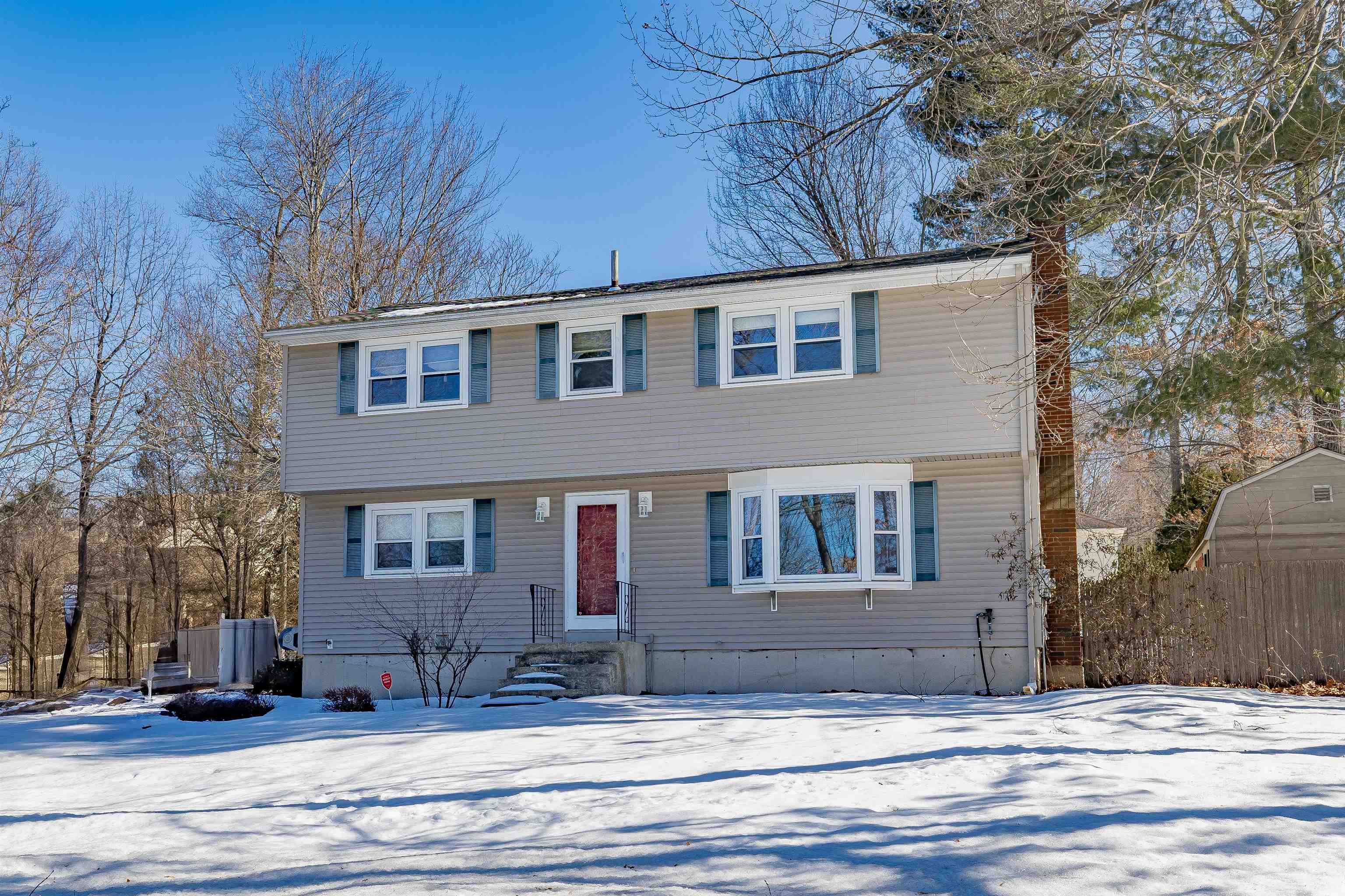 92 Peele Road Nashua, NH 03062 - Photo 2 of 35