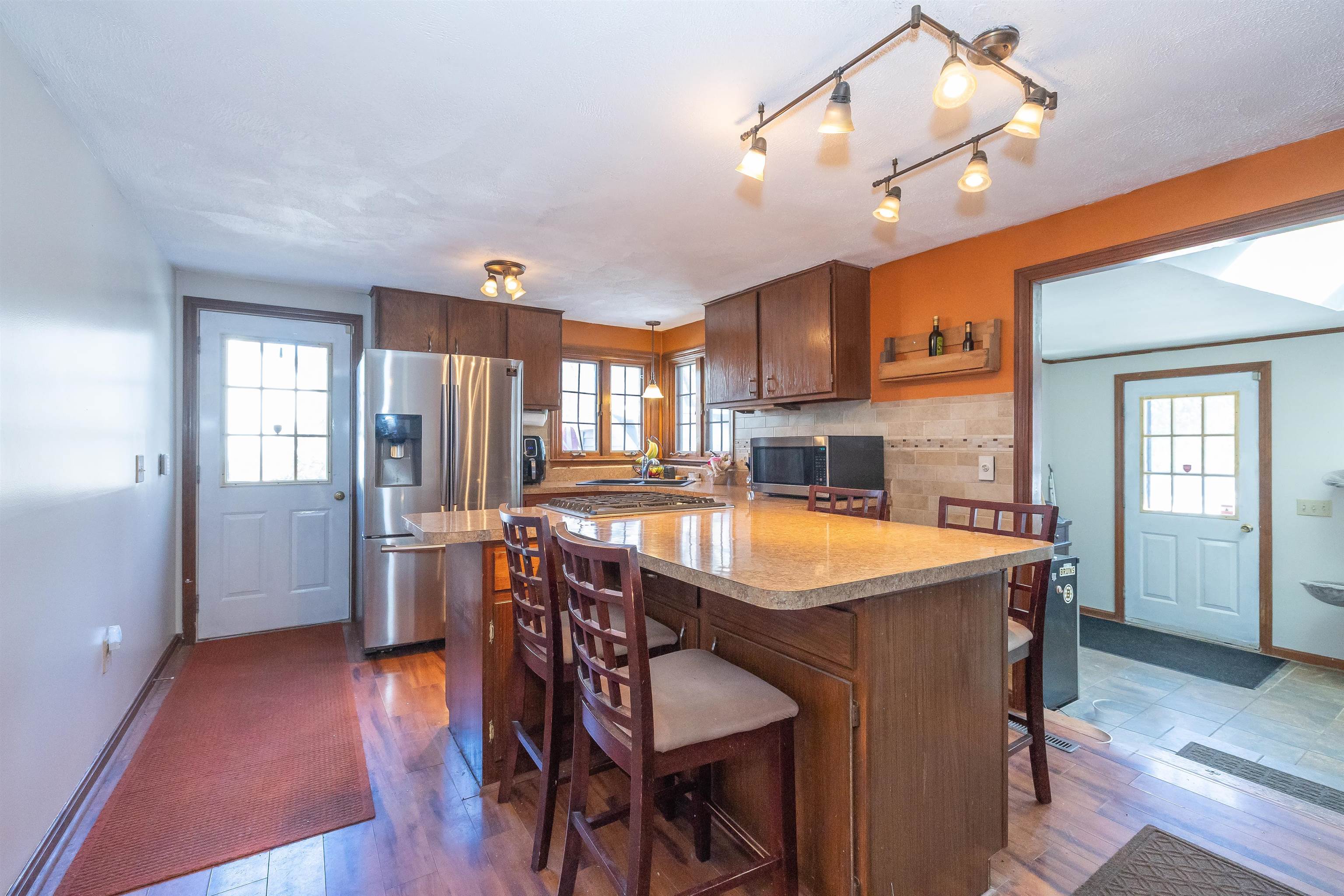 92 Peele Road Nashua, NH 03062 - Photo 5 of 35