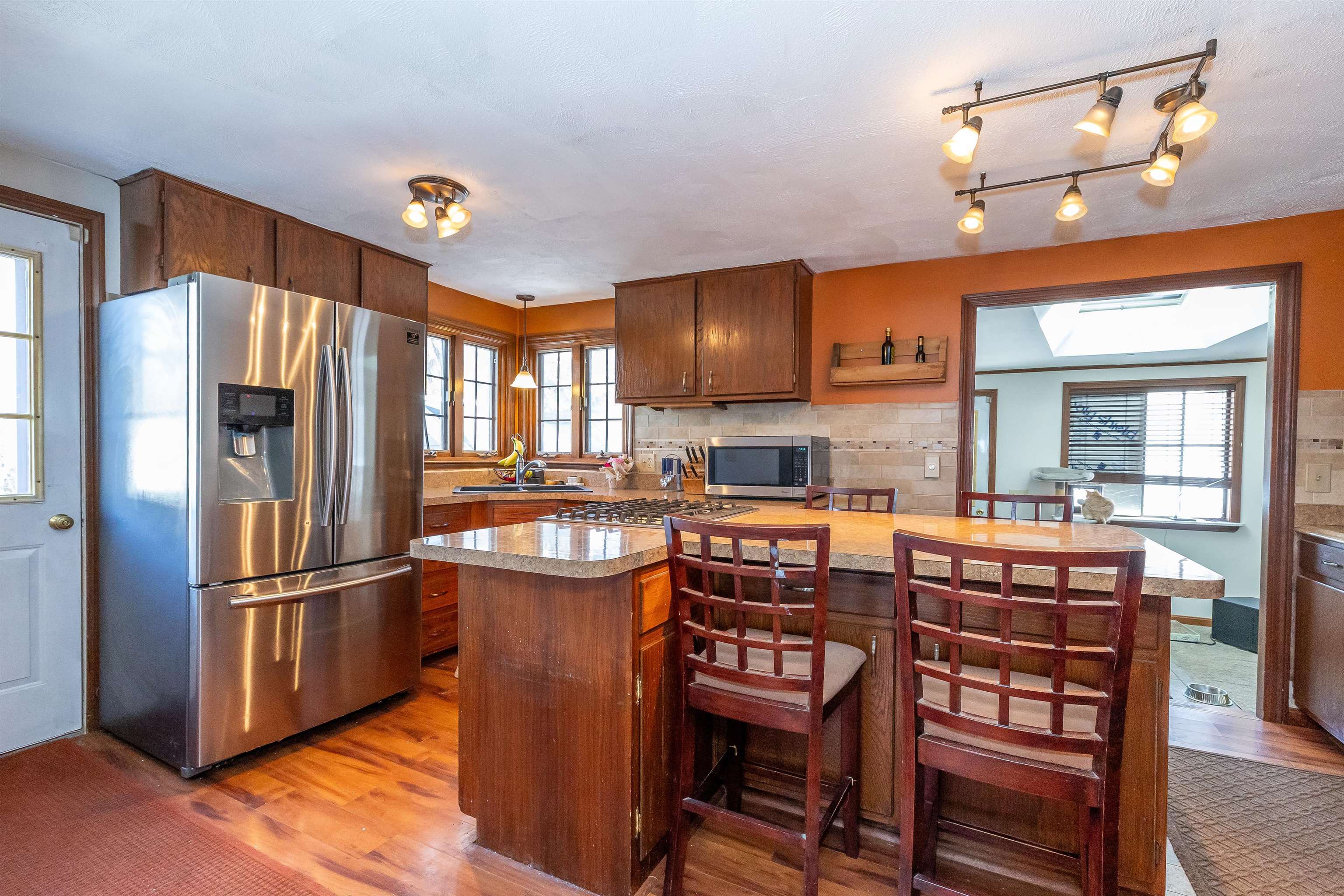 92 Peele Road Nashua, NH 03062 - Photo 7 of 35
