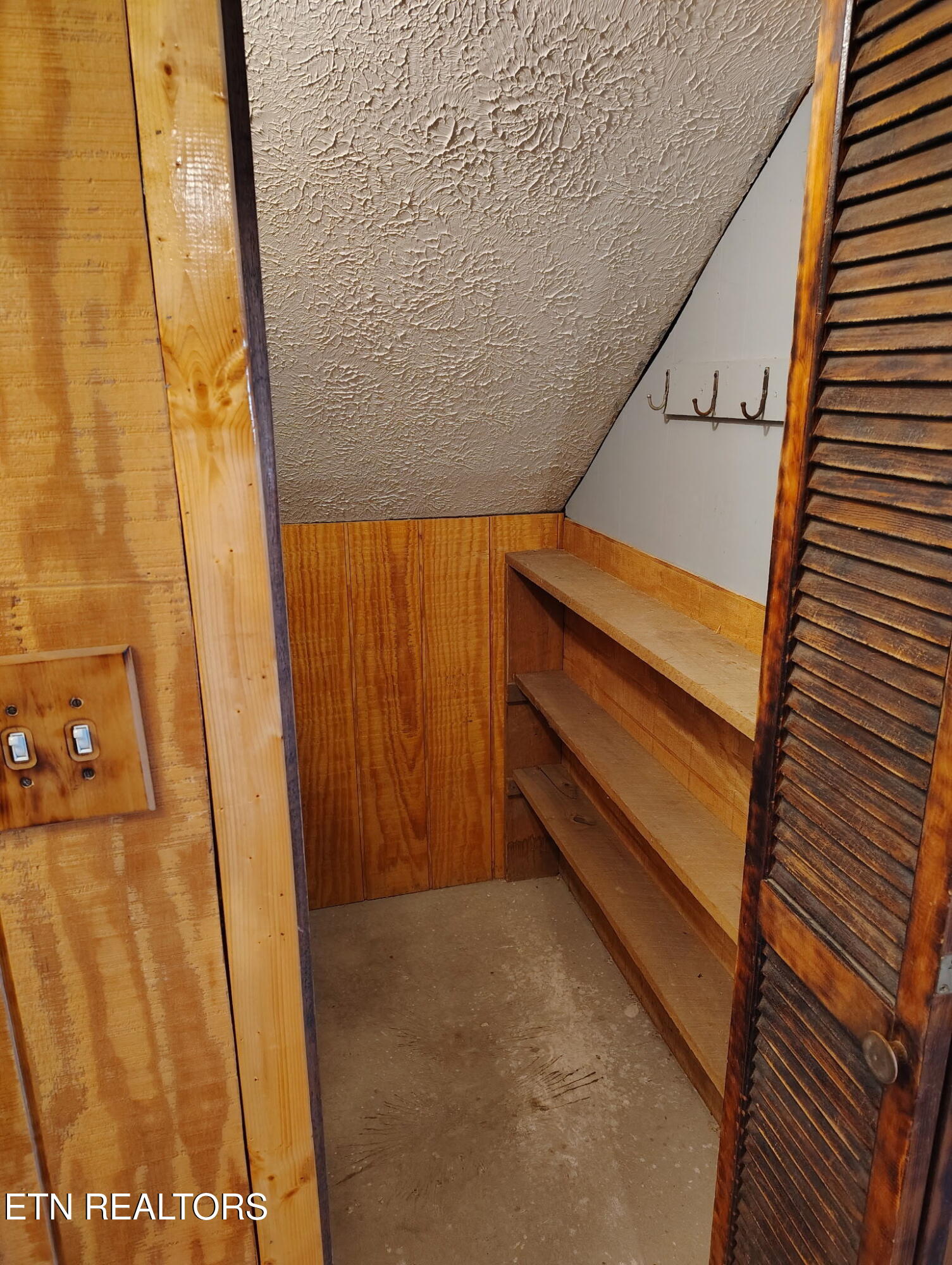 4321 Stone Mountain Road Coeburn, VA 24230 - Photo 9 of 55 10) 68568-69aef5623970c