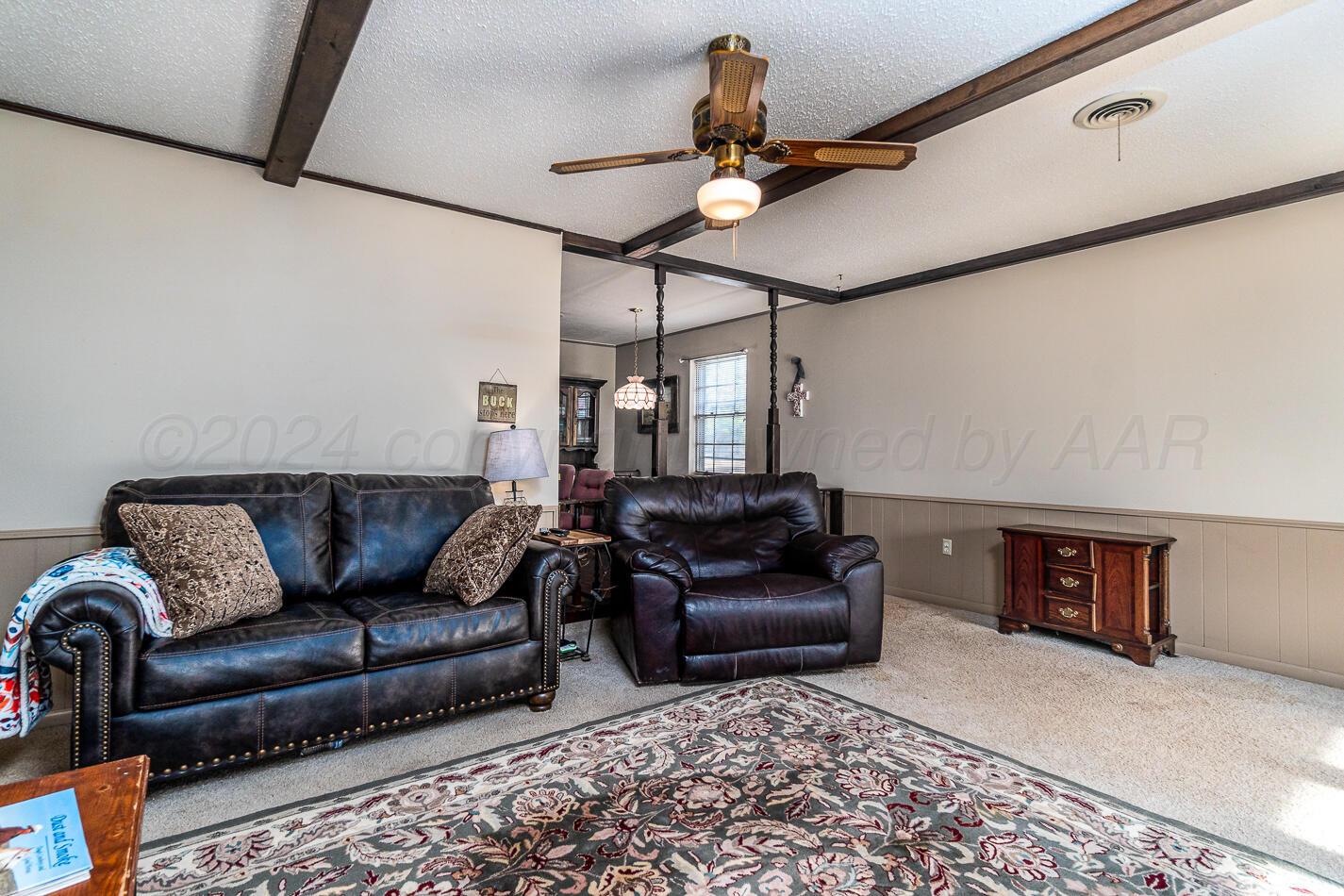 5135 Royce Drive Amarillo, TX 79110 - Photo 4 of 21 a living room with furniture