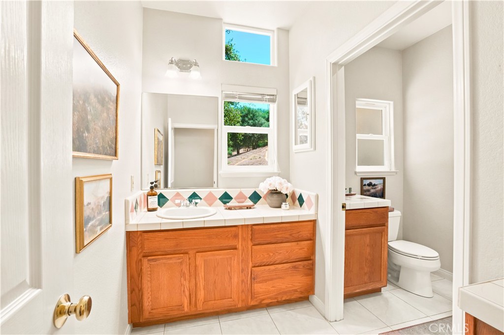 2424 Gird Road Fallbrook, CA 92028 - Photo 35 of 75 LOWER LEVEL FULL BATH