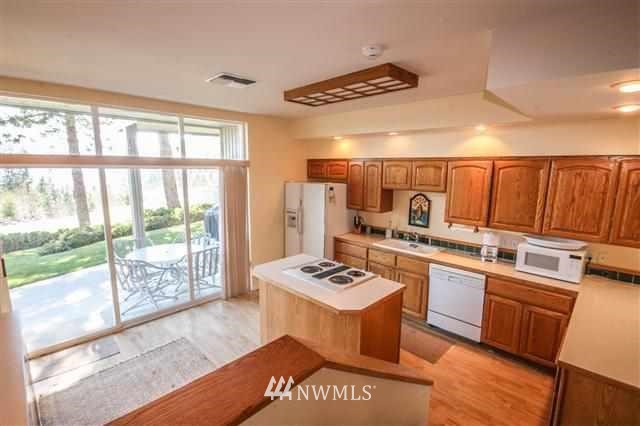 11415 South Lakeshore Road, Unit B17 Chelan, WA 98816 - Photo 3 of 10