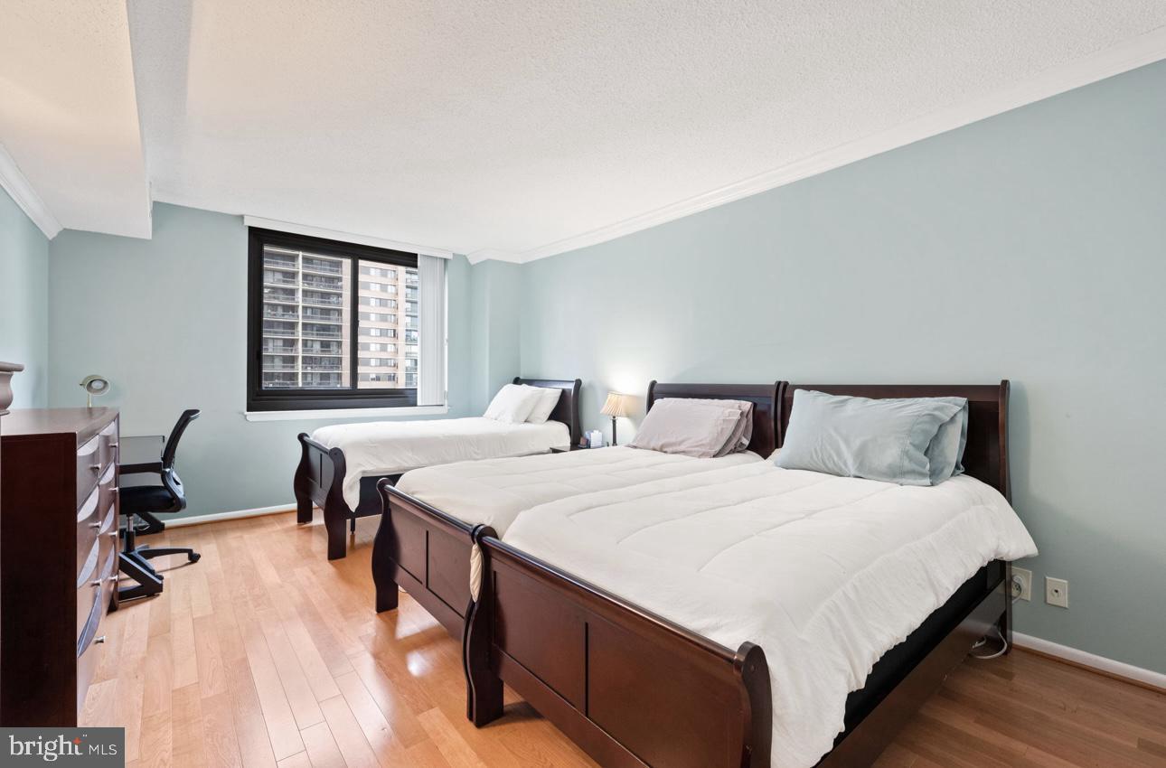 5501 Seminary Road, Unit 801S Falls Church, VA 22041 - Photo 20 of 32 a bed room with two bed and a chair