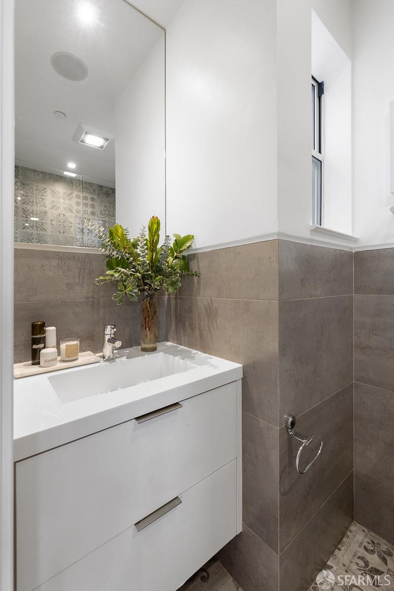 564 Fell Street San Francisco, CA 94102 - Photo 26 of 82 a bathroom with a sink a vanity and a mirror