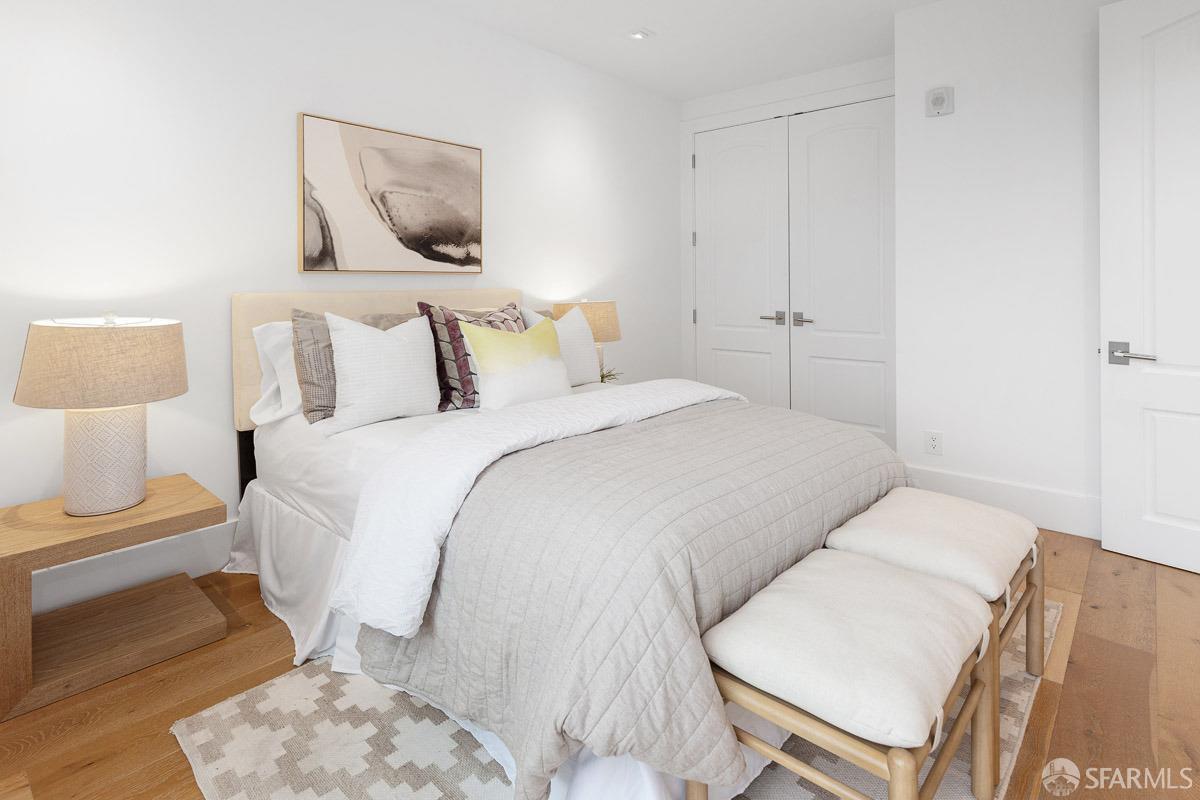 564 Fell Street San Francisco, CA 94102 - Photo 38 of 82 a bedroom with a bed and lamp
