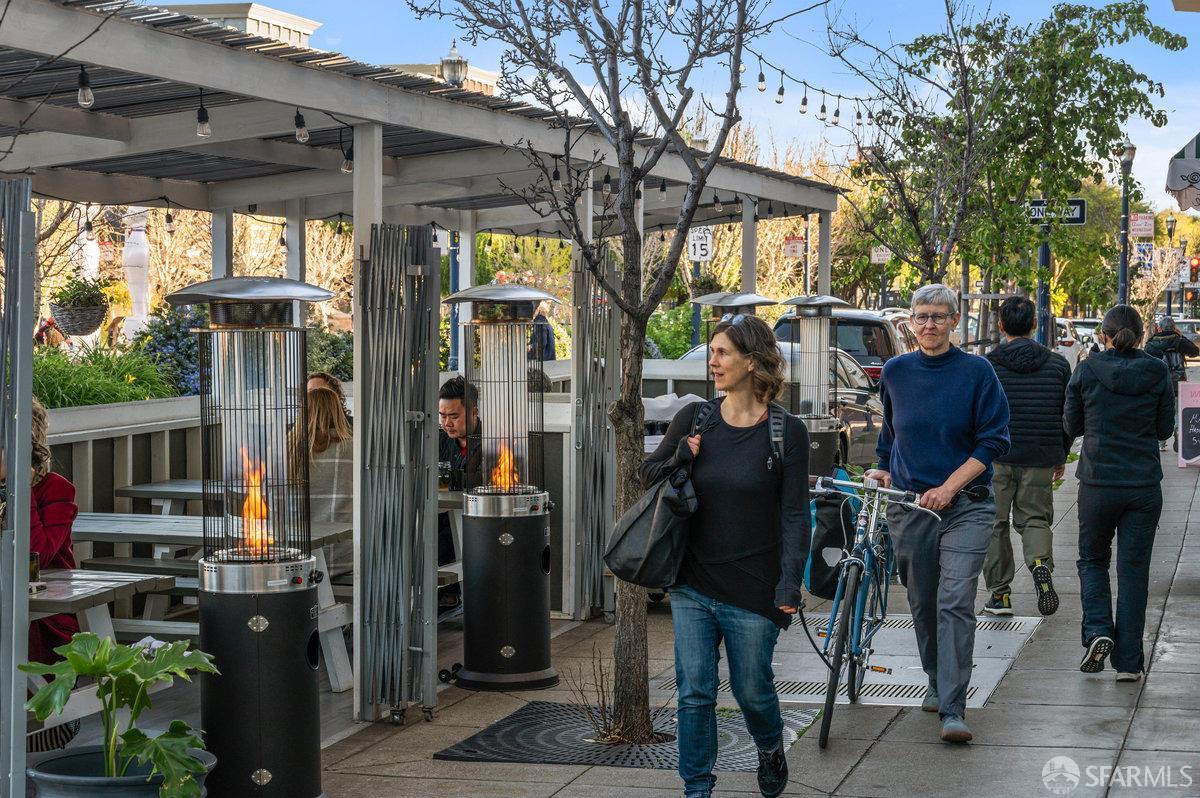 564 Fell Street San Francisco, CA 94102 - Photo 58 of 82 a view of a chairs and table in the patio