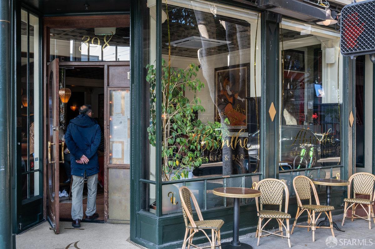 564 Fell Street San Francisco, CA 94102 - Photo 63 of 82 a view of a patio with a table and chairs