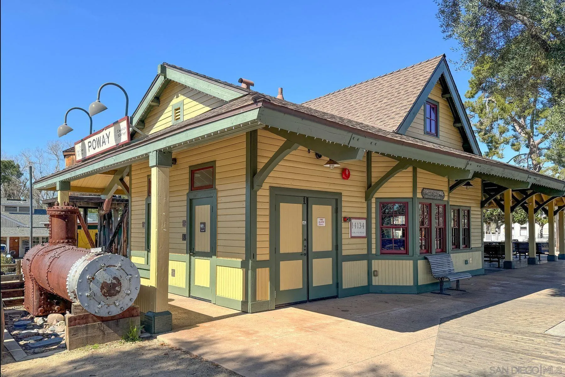 13821 Eisenhower Avenue Poway, CA 92064 - Photo 30 of 37 a view of outdoor space