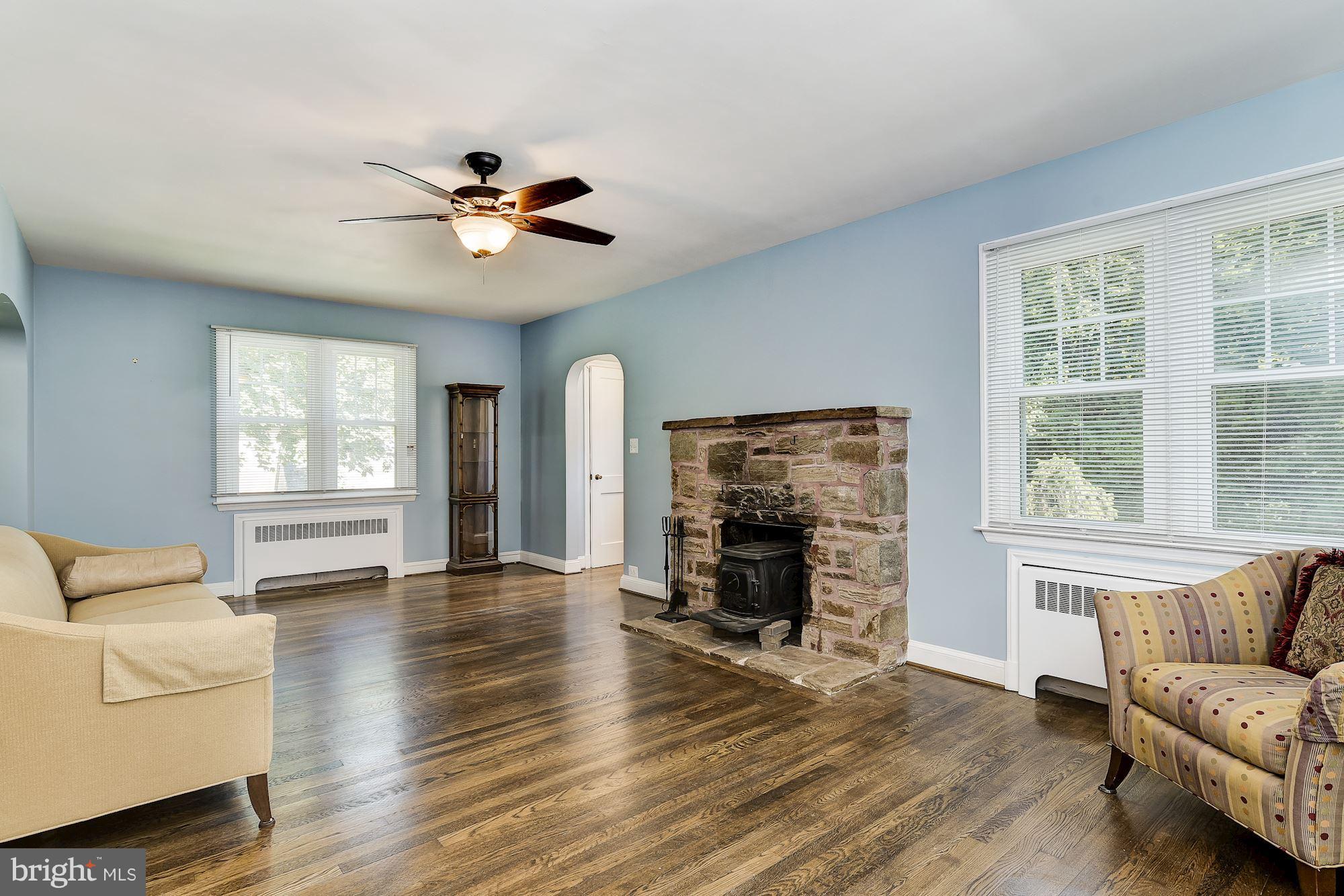 2619 Old Liberty Road Mount Airy, MD 21771 - Photo 3 of 26 Living Room