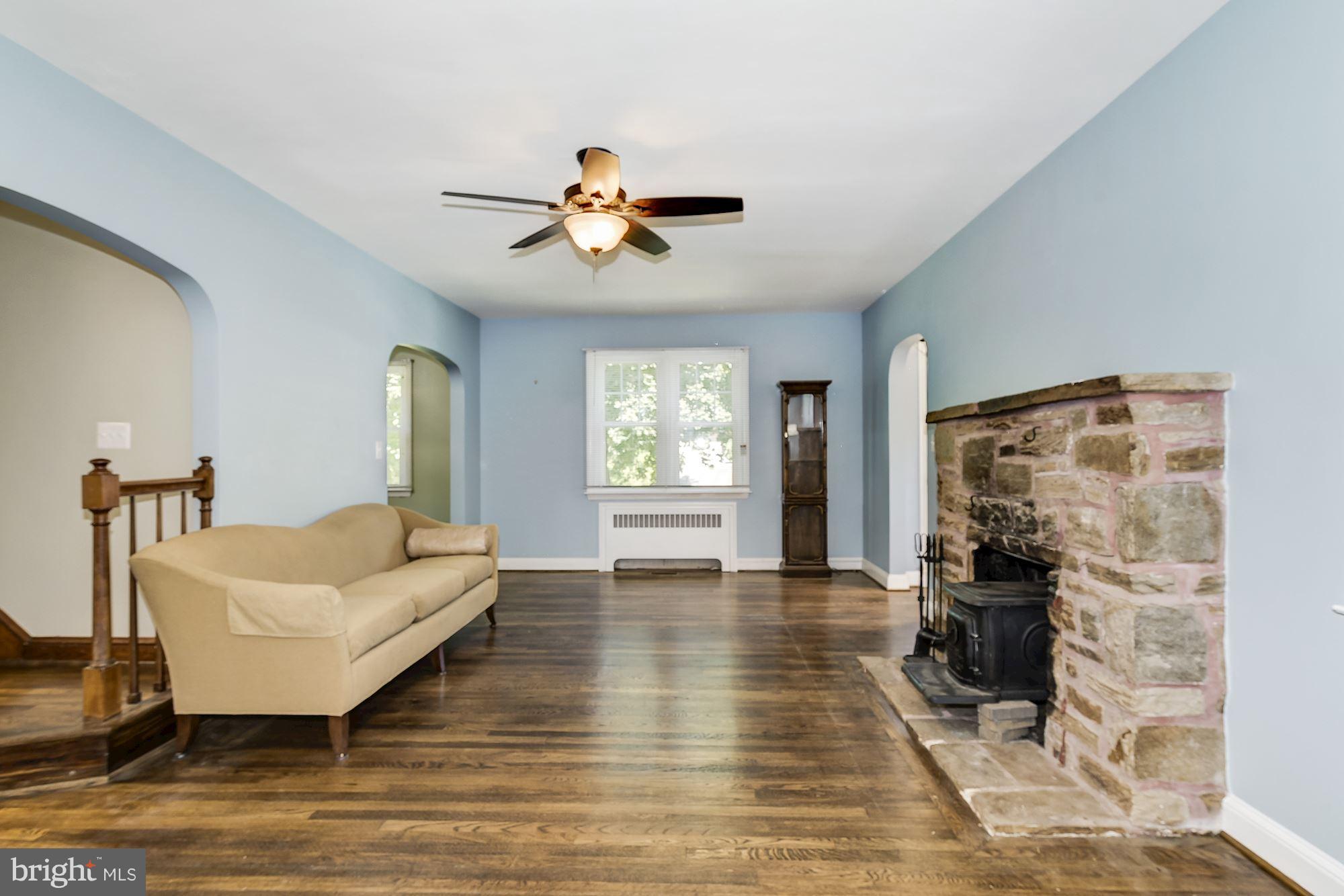 2619 Old Liberty Road Mount Airy, MD 21771 - Photo 4 of 26 Living Room