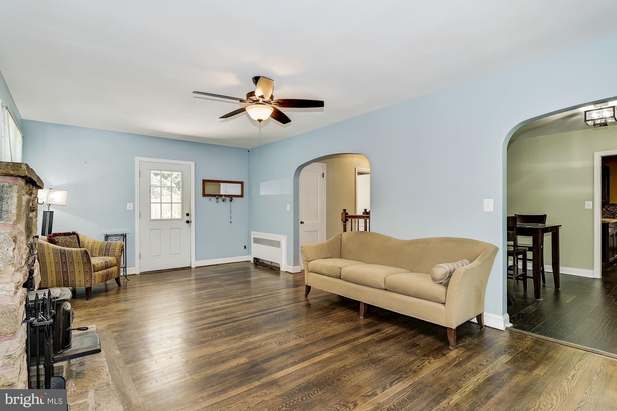 2619 Old Liberty Road Mount Airy, MD 21771 - Photo 5 of 26 Living Room