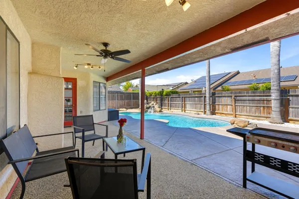 $479,000 | 1332 Lincoln Lane, Lemoore, CA 93245
